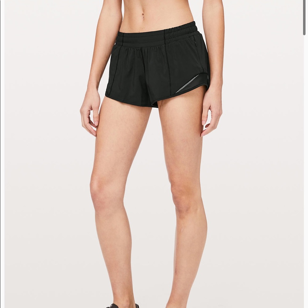 Lululemon Hotty Hot Short 2.5 sz 8